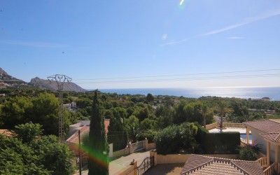 Soleada villa mediterránea con vistas preciosas cerca del club de golf de Altea.